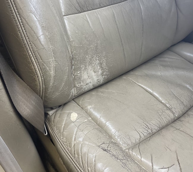 レザー革シート擦れひび割れ